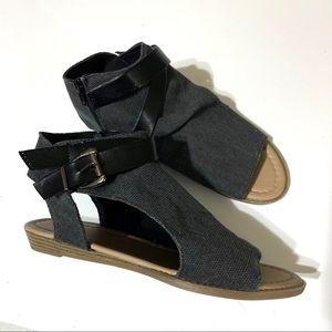 🛍5/$25 Canvas Strappy woven Sandal with cutouts